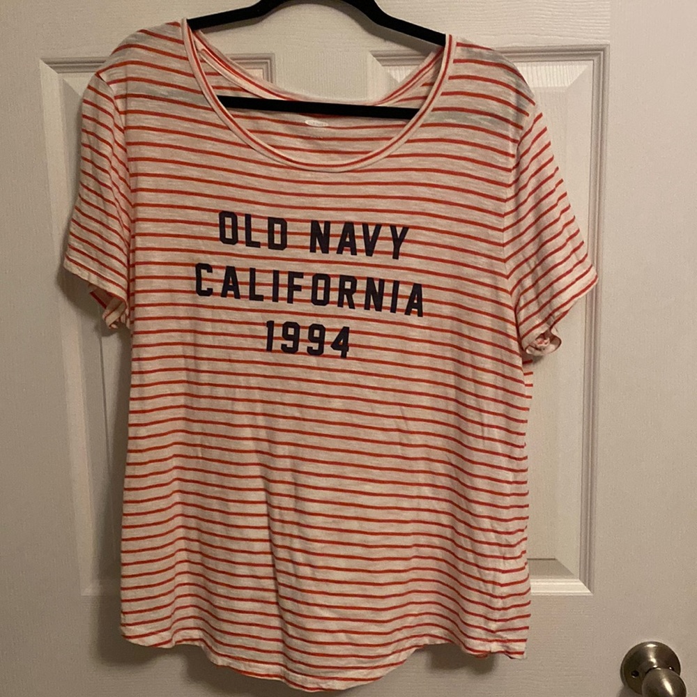Old navy tee shirt.